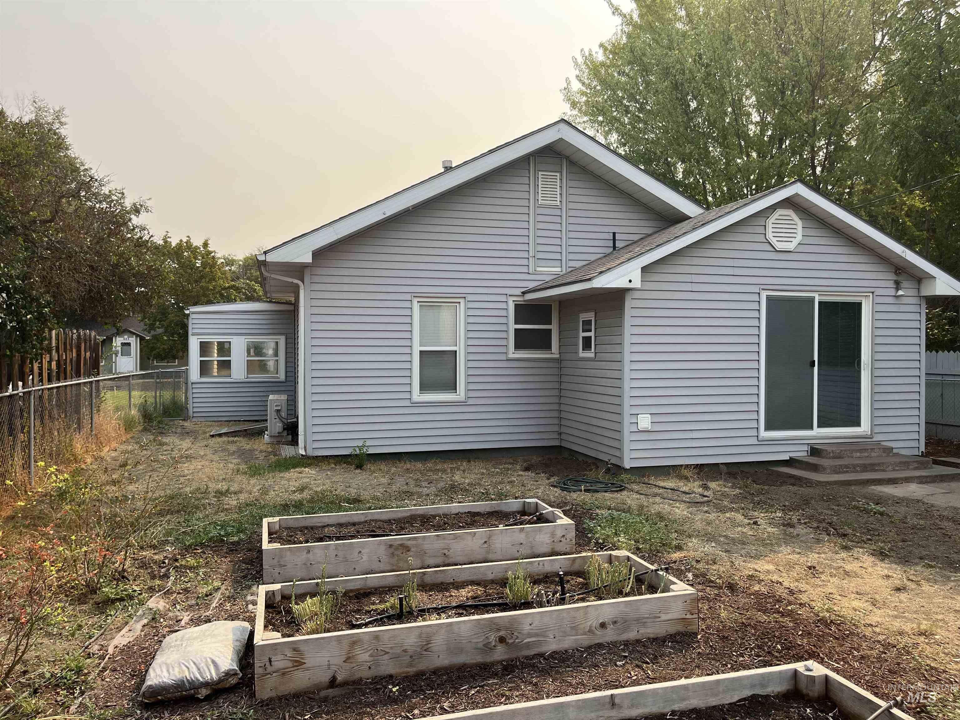 628 3rd Street, Clarkston, Washington 99403, 2 Bedrooms, 1 Bathroom, Residential For Sale, Price $240,000, 98960554