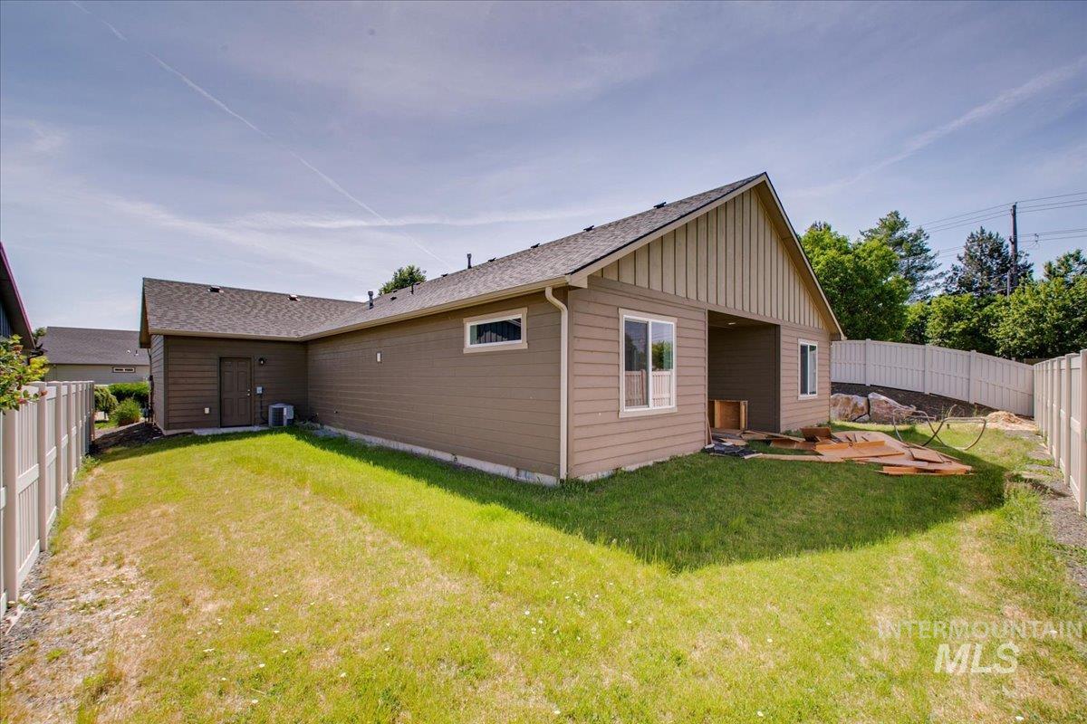 3225 N Quarrystone Way, Meridian, Idaho 83646, 3 Bedrooms, 2 Bathrooms, Residential For Sale, Price $475,000, 98960613
