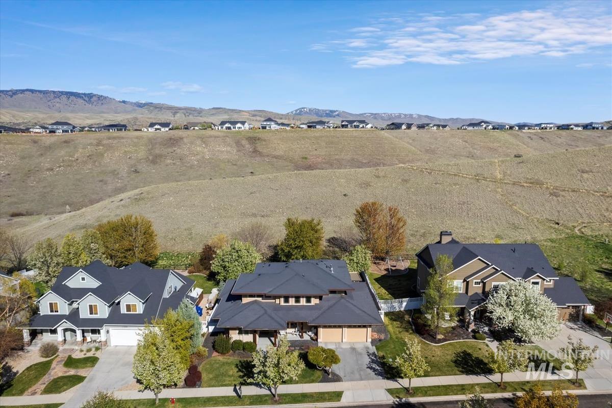 11872 N Humphreys Pl, Boise, Idaho 83714, 4 Bedrooms, 3.5 Bathrooms, Residential For Sale, Price $935,000, 98960614