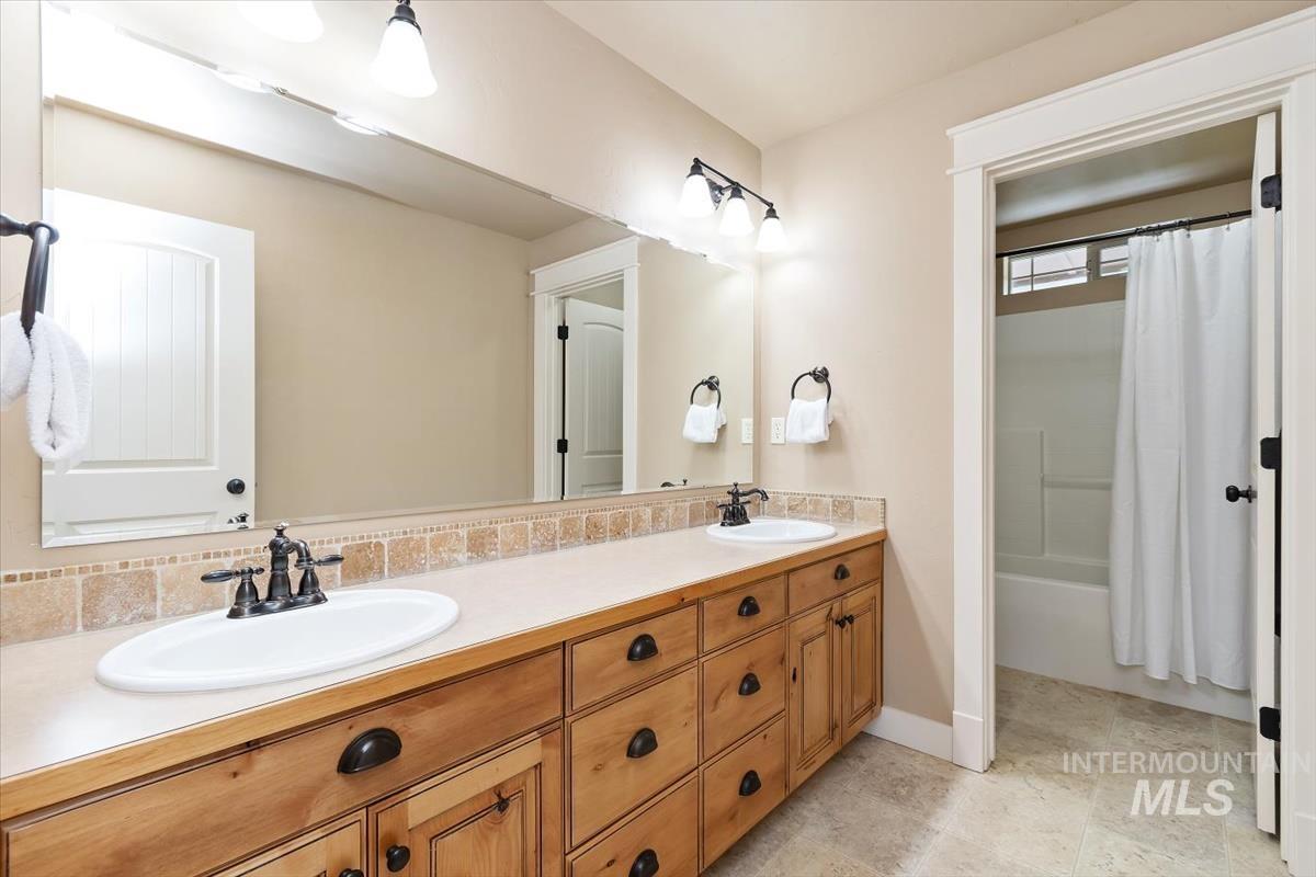 11872 N Humphreys Pl, Boise, Idaho 83714, 4 Bedrooms, 3.5 Bathrooms, Residential For Sale, Price $935,000, 98960614