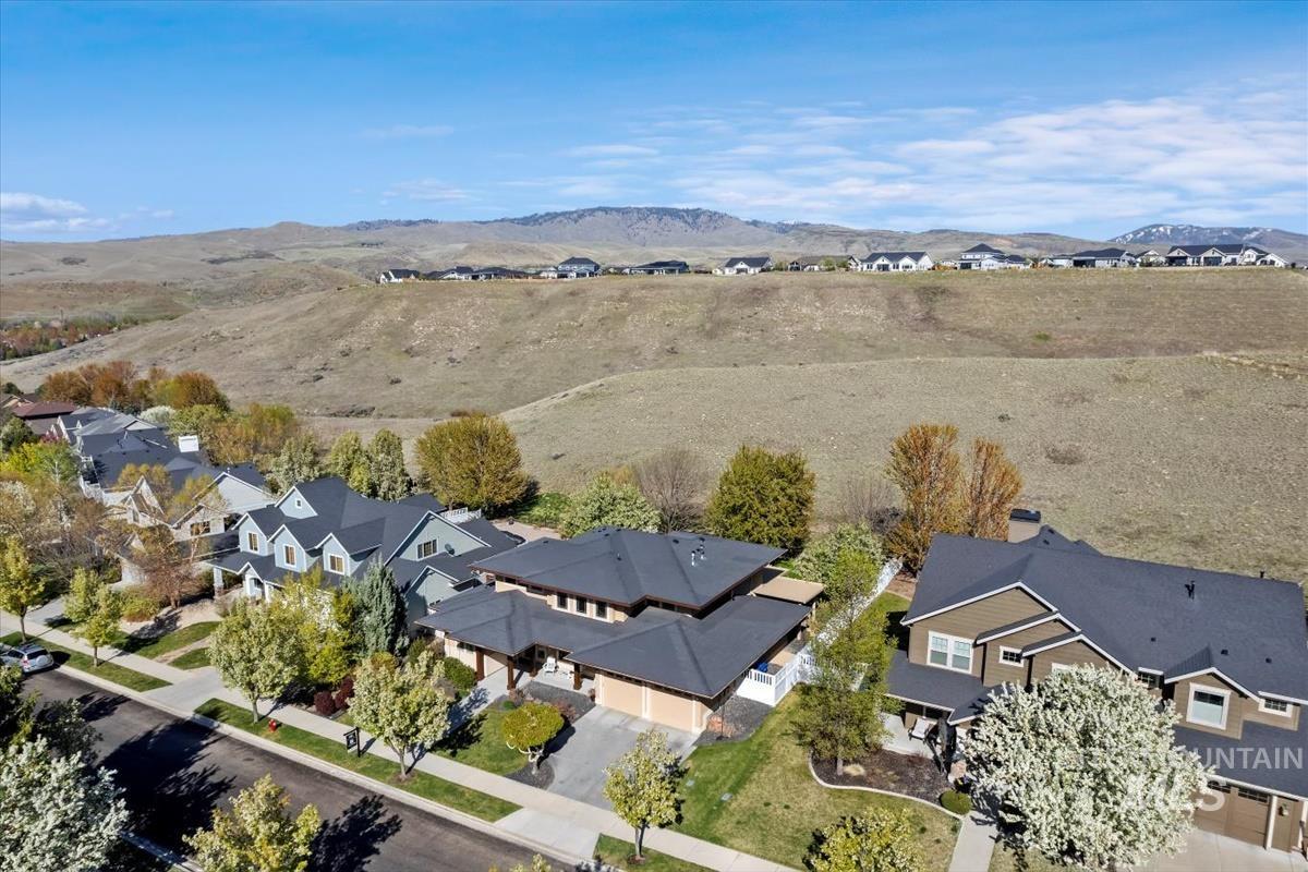 11872 N Humphreys Pl, Boise, Idaho 83714, 4 Bedrooms, 3.5 Bathrooms, Residential For Sale, Price $935,000, 98960614