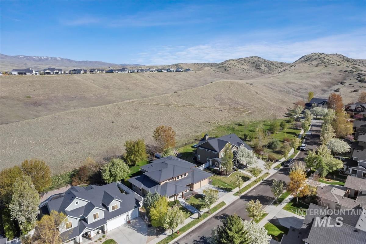 11872 N Humphreys Pl, Boise, Idaho 83714, 4 Bedrooms, 3.5 Bathrooms, Residential For Sale, Price $935,000, 98960614