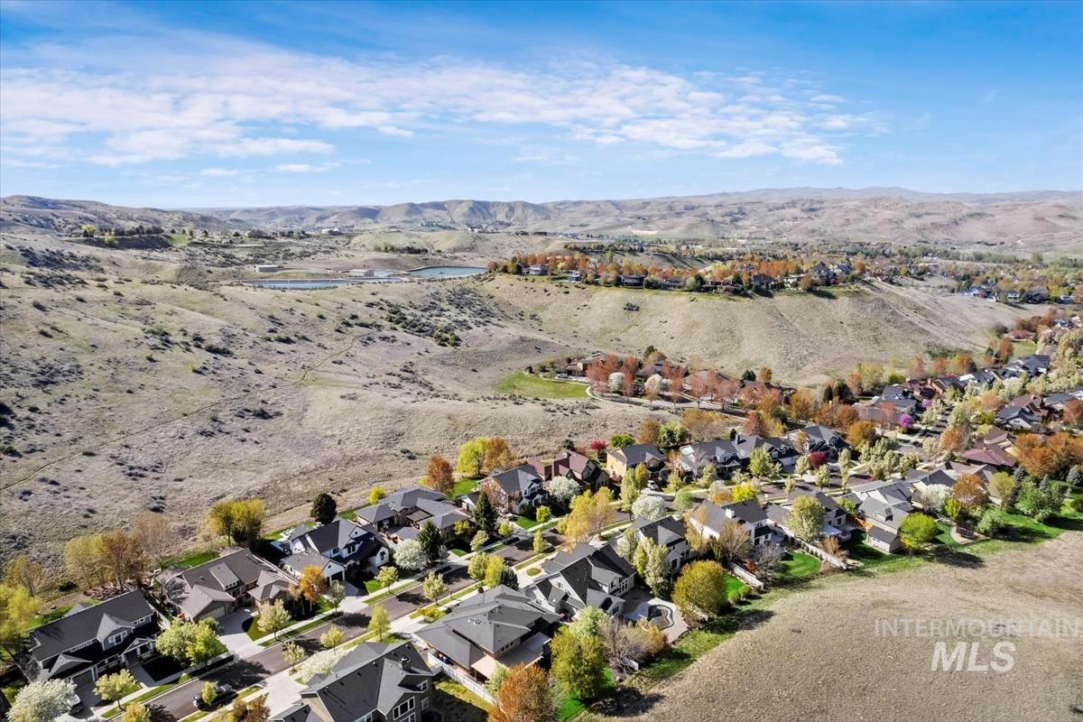 11872 N Humphreys Pl, Boise, Idaho 83714, 4 Bedrooms, 3.5 Bathrooms, Residential For Sale, Price $935,000, 98960614