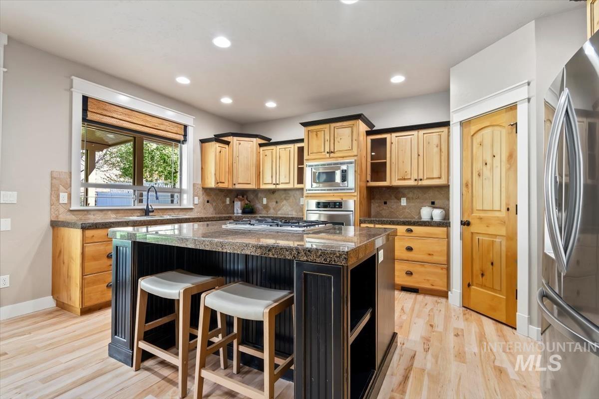 11872 N Humphreys Pl, Boise, Idaho 83714, 4 Bedrooms, 3.5 Bathrooms, Residential For Sale, Price $935,000, 98960614