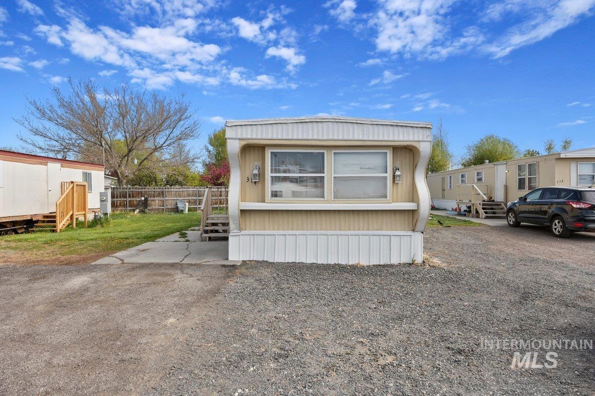 Manufactured / mobile home featuring entry steps