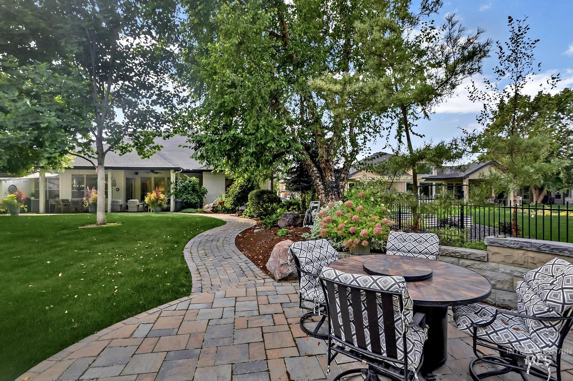 View of patio / terrace with outdoor dining space