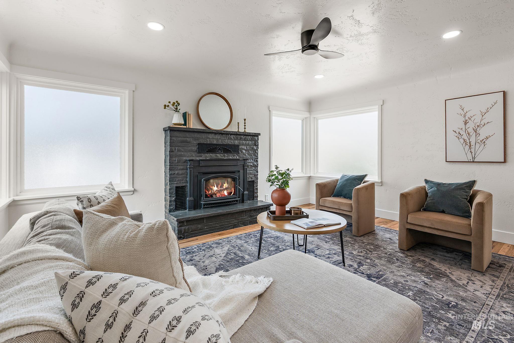 45 E Washington Ave, Meridian, Idaho 83642-1759, 3 Bedrooms, 2 Bathrooms, Residential For Sale, Price $515,000, 98960622