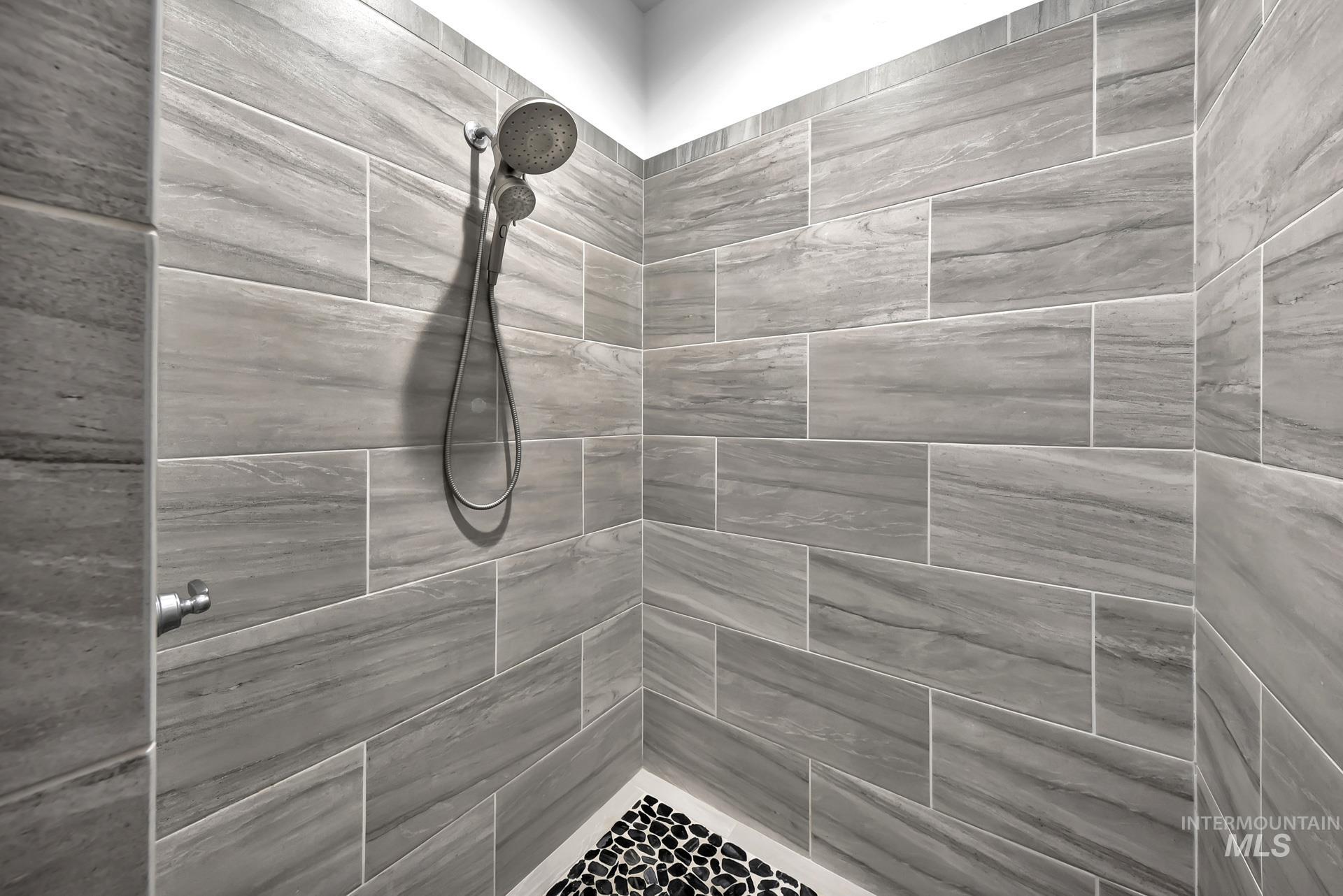 Full bathroom featuring a tile shower