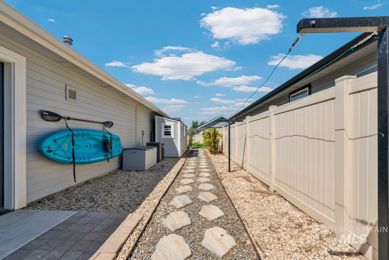 Storage sheds and lots of side room