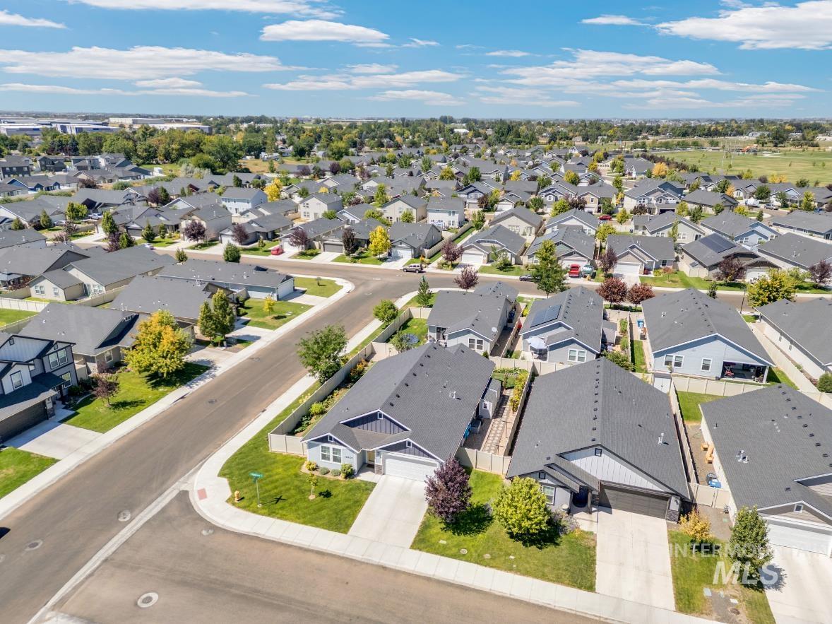 16805 N Hopkinson way, Nampa, Idaho 83687, 3 Bedrooms, 2 Bathrooms, Residential For Sale, Price $429,700, 98960641