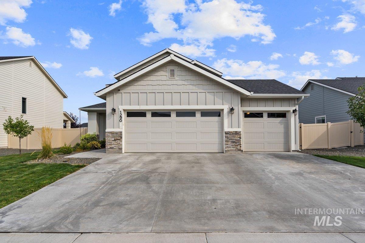 1290 W Blue Downs St, Meridian, Idaho 83642, 5 Bedrooms, 3 Bathrooms, Residential For Sale, Price $580,000, 98960645