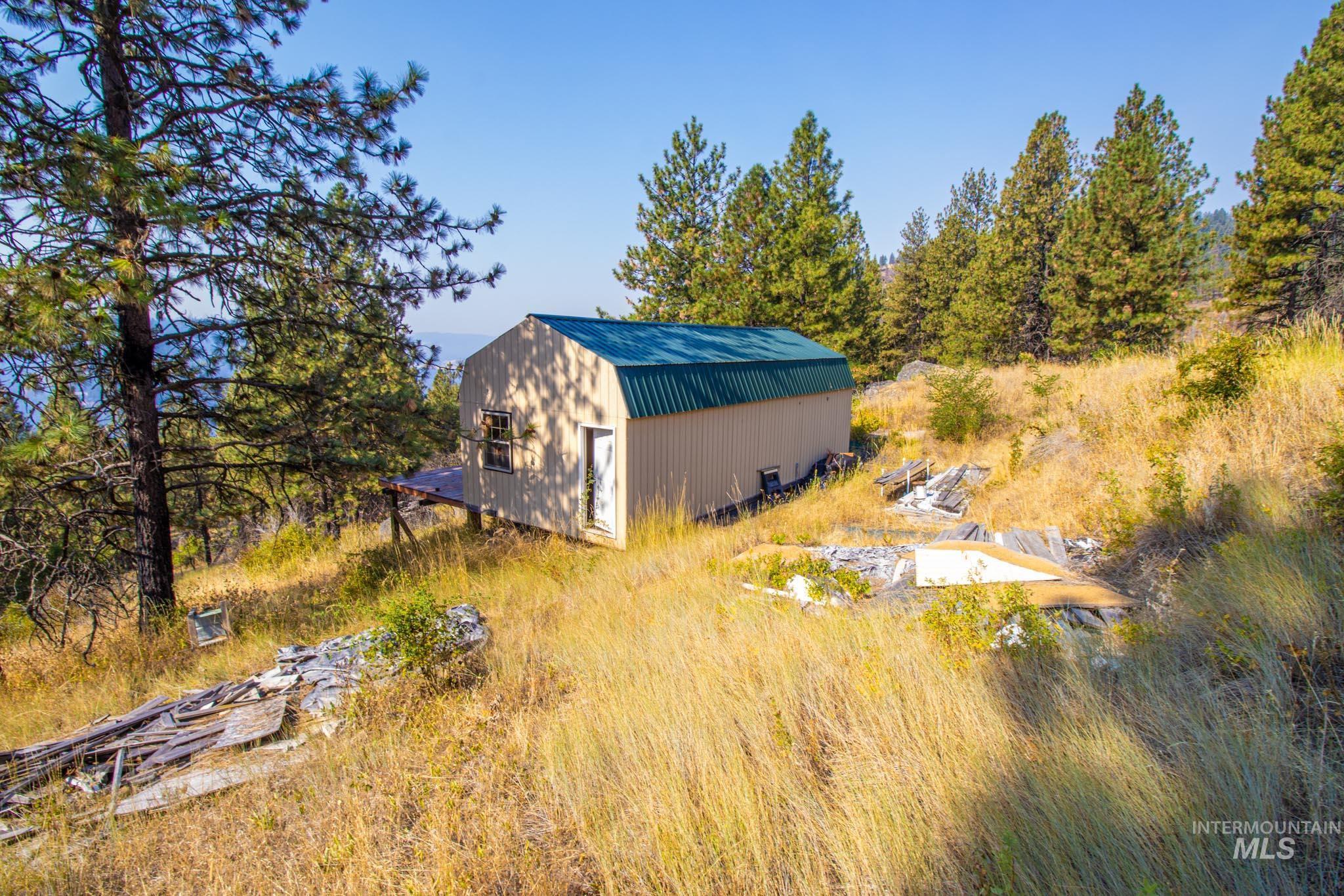 View of yard with an outbuilding