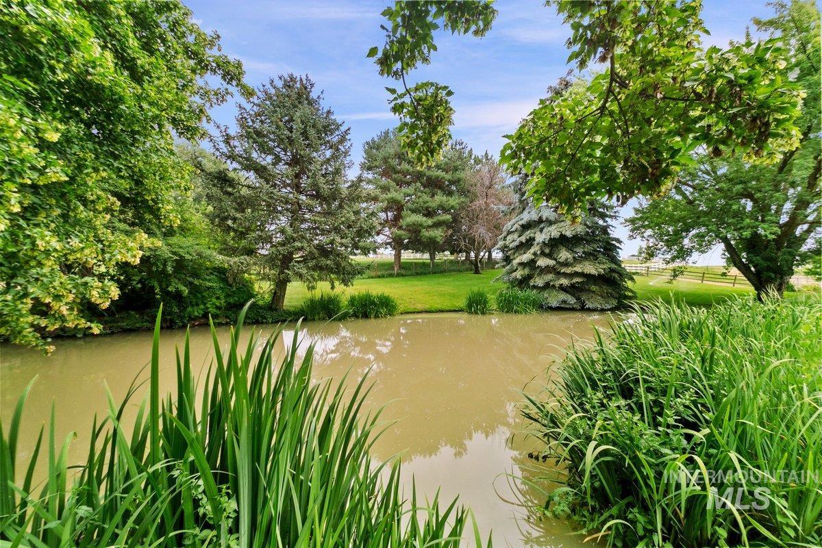 2125 W Aspen Cove Drive, Meridian, Idaho 83642, 4 Bedrooms, 3 Bathrooms, Residential For Sale, Price $799,900, 98960652