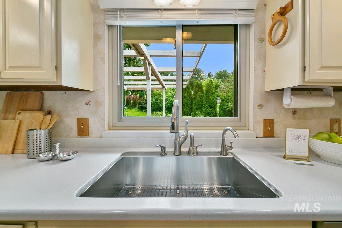 2125 W Aspen Cove Drive, Meridian, Idaho 83642, 4 Bedrooms, 3 Bathrooms, Residential For Sale, Price $799,900, 98960652