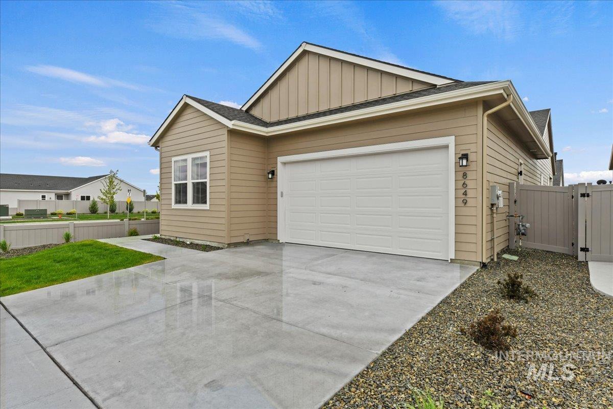8649 W Chamblee St, Star, Idaho 83669, 2 Bedrooms, 2 Bathrooms, Residential For Sale, Price $524,999, 98960656