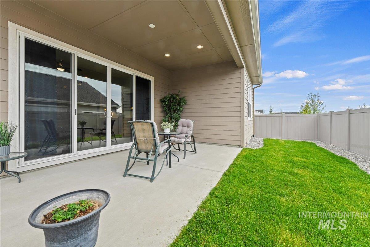 8649 W Chamblee St, Star, Idaho 83669, 2 Bedrooms, 2 Bathrooms, Residential For Sale, Price $524,999, 98960656