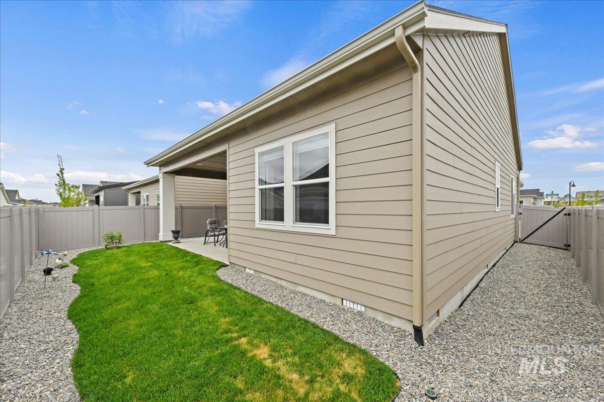 8649 W Chamblee St, Star, Idaho 83669, 2 Bedrooms, 2 Bathrooms, Residential For Sale, Price $524,999, 98960656