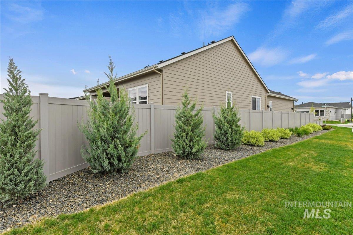 8649 W Chamblee St, Star, Idaho 83669, 2 Bedrooms, 2 Bathrooms, Residential For Sale, Price $524,999, 98960656
