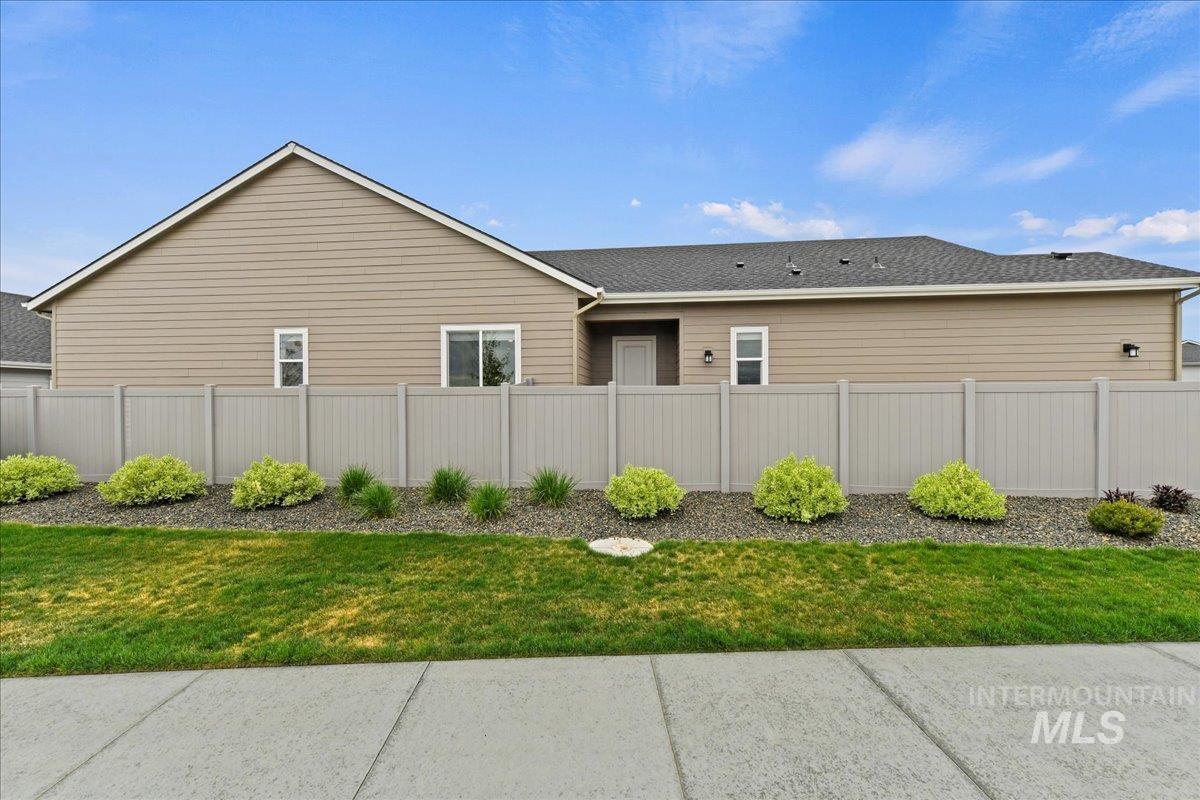8649 W Chamblee St, Star, Idaho 83669, 2 Bedrooms, 2 Bathrooms, Residential For Sale, Price $524,999, 98960656