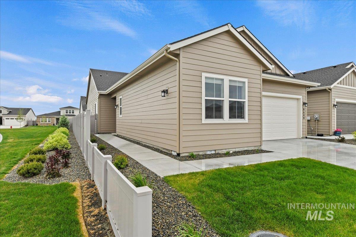 8649 W Chamblee St, Star, Idaho 83669, 2 Bedrooms, 2 Bathrooms, Residential For Sale, Price $524,999, 98960656