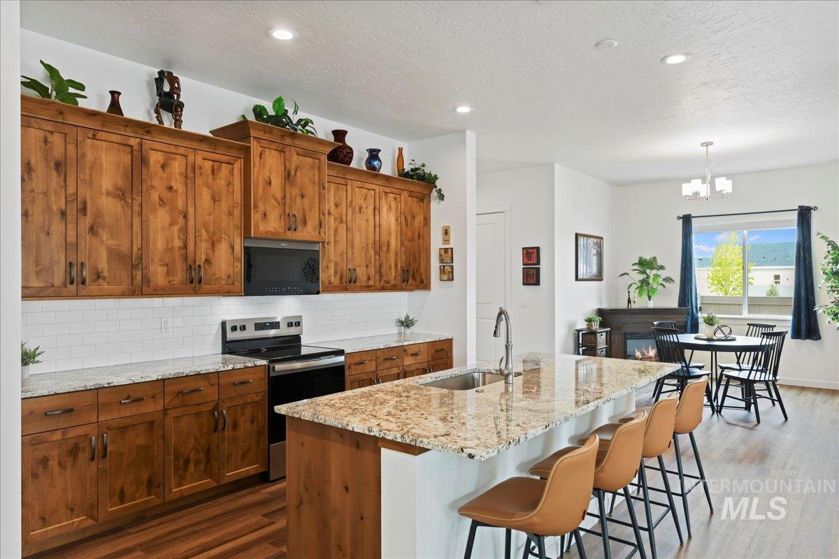8649 W Chamblee St, Star, Idaho 83669, 2 Bedrooms, 2 Bathrooms, Residential For Sale, Price $524,999, 98960656