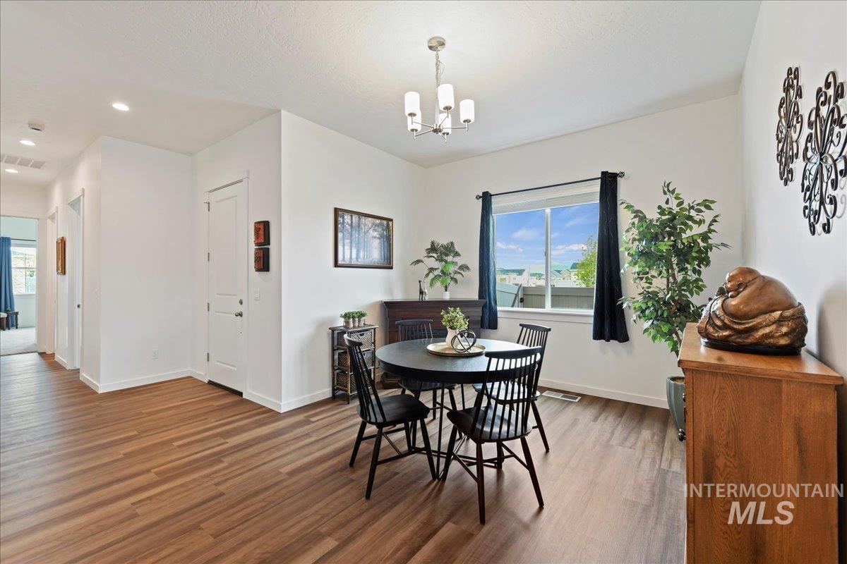 8649 W Chamblee St, Star, Idaho 83669, 2 Bedrooms, 2 Bathrooms, Residential For Sale, Price $524,999, 98960656