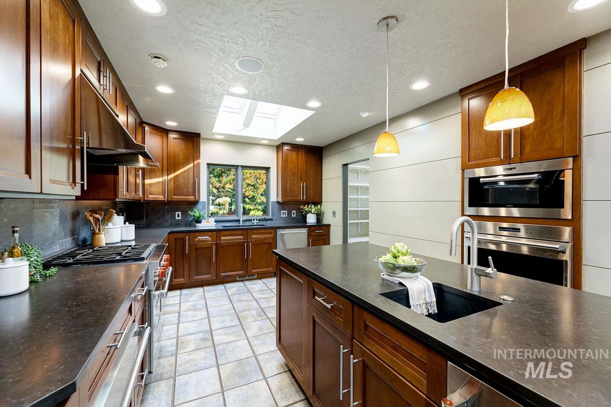515 W Linden St, Boise, Idaho 83706, 3 Bedrooms, 2.5 Bathrooms, Residential For Sale, Price $1,500,000, 98960659