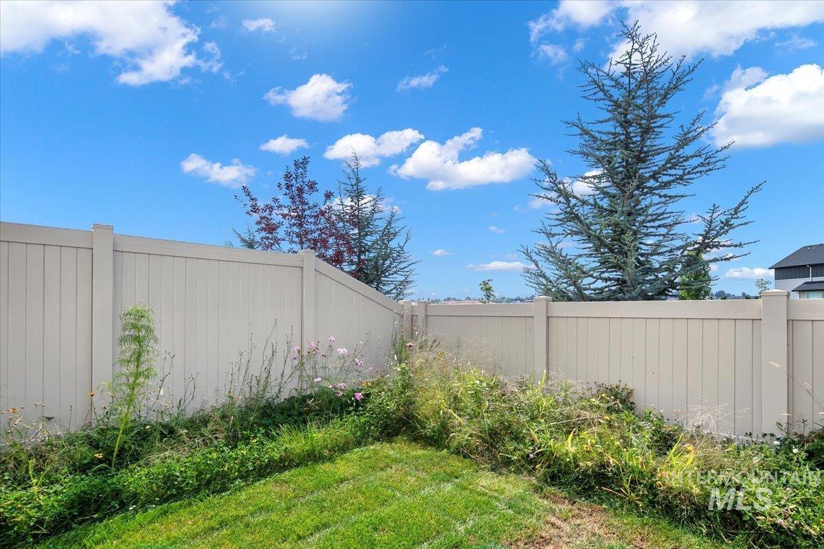 339 S Sunset Point Way, Meridian, Idaho 83642, 4 Bedrooms, 2.5 Bathrooms, Residential For Sale, Price $485,000, 98960661