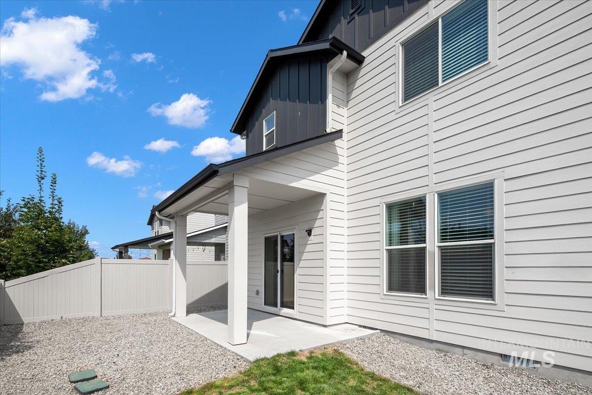 339 S Sunset Point Way, Meridian, Idaho 83642, 4 Bedrooms, 2.5 Bathrooms, Residential For Sale, Price $485,000, 98960661