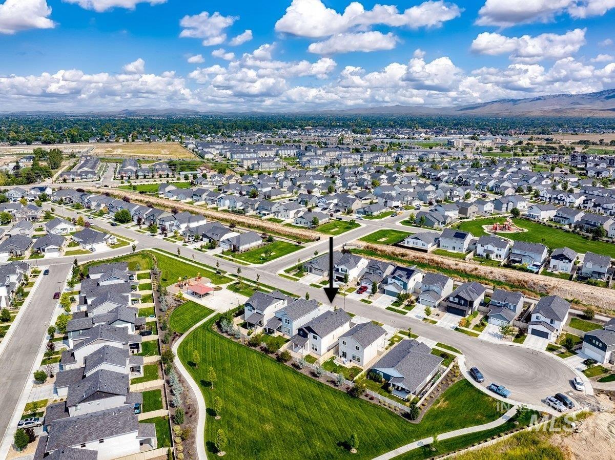 339 S Sunset Point Way, Meridian, Idaho 83642, 4 Bedrooms, 2.5 Bathrooms, Residential For Sale, Price $485,000, 98960661