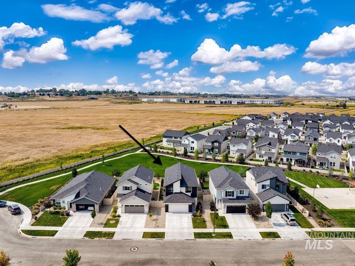 339 S Sunset Point Way, Meridian, Idaho 83642, 4 Bedrooms, 2.5 Bathrooms, Residential For Sale, Price $485,000, 98960661