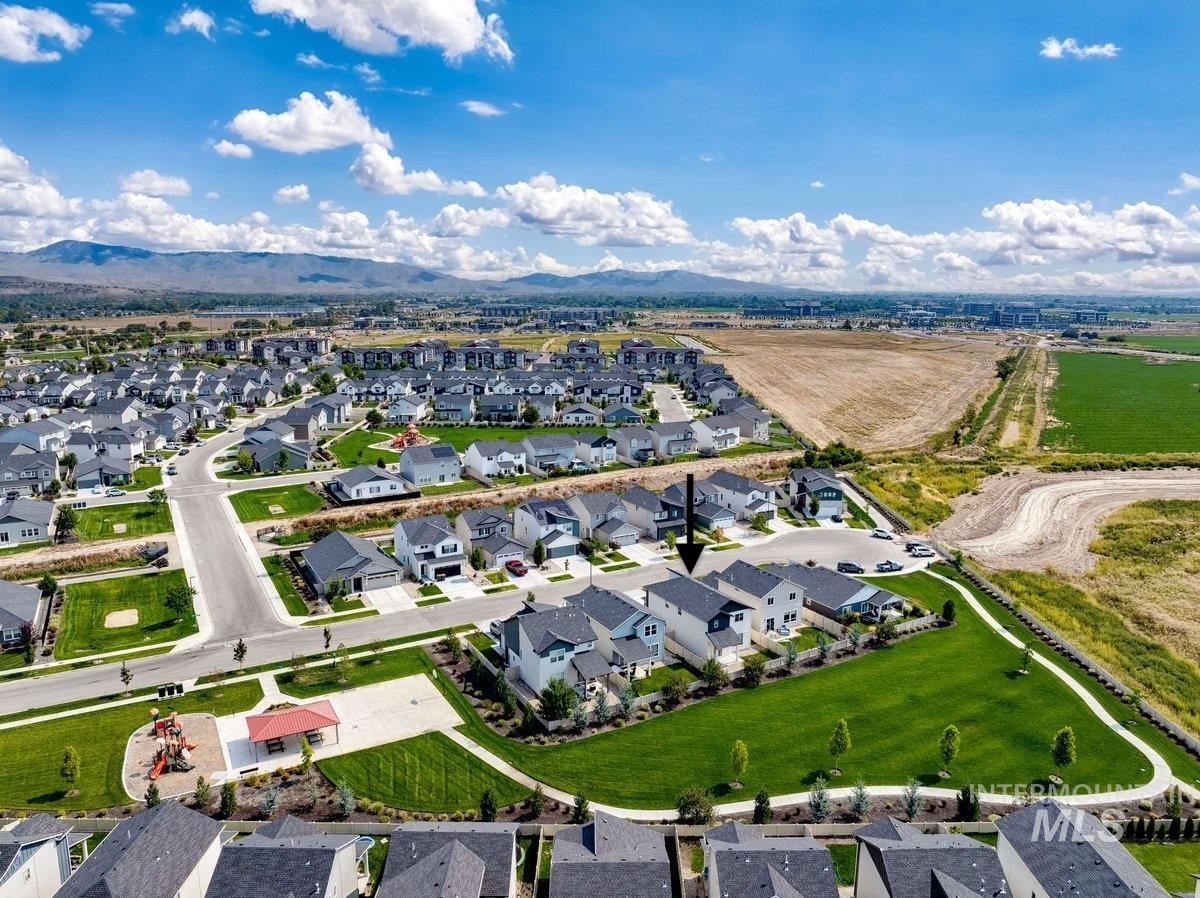 339 S Sunset Point Way, Meridian, Idaho 83642, 4 Bedrooms, 2.5 Bathrooms, Residential For Sale, Price $485,000, 98960661