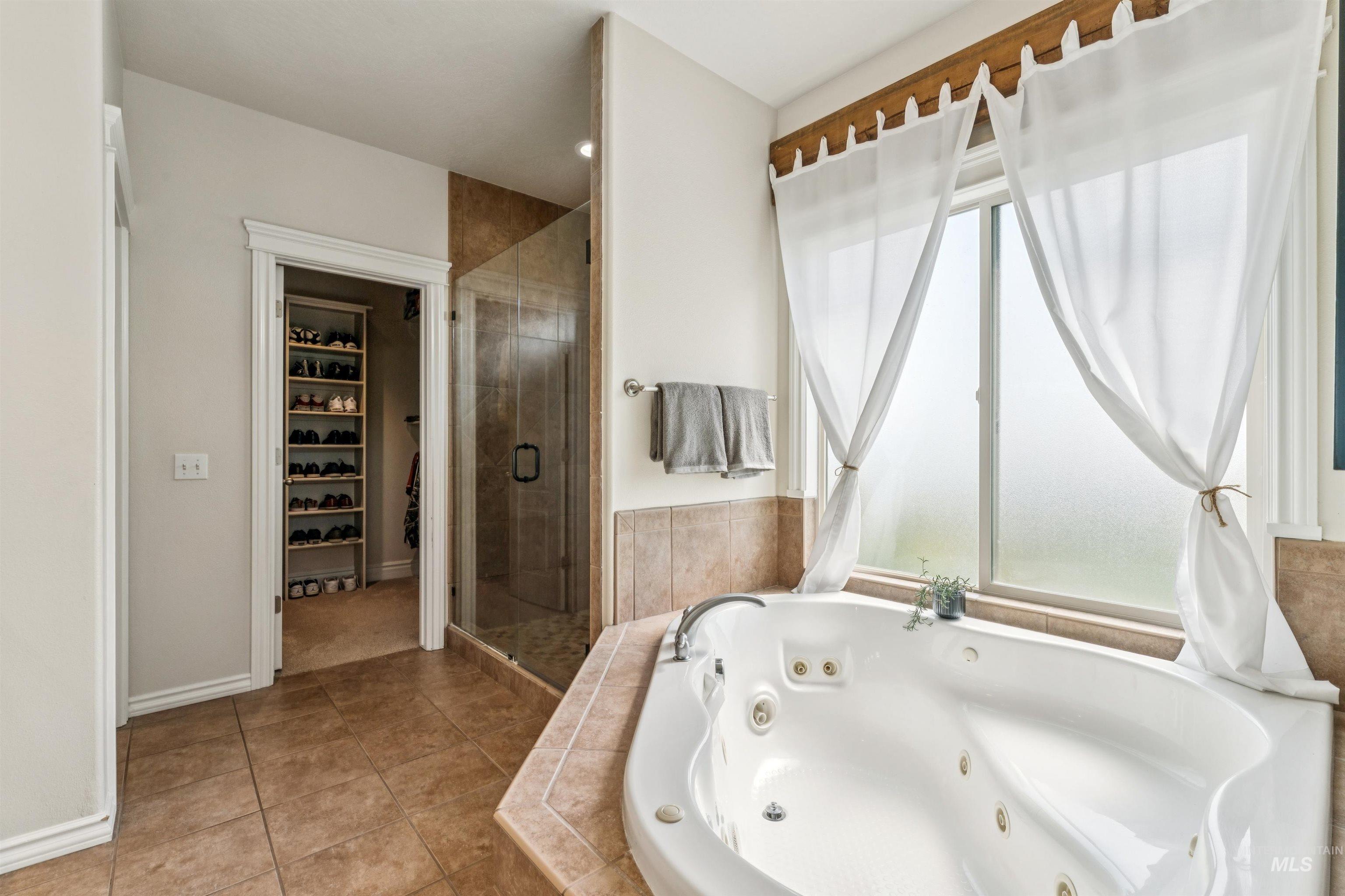 8216 S Buffalo Creek Ln, Meridian, Idaho 83642, 5 Bedrooms, 3.5 Bathrooms, Residential For Sale, Price $1,150,000, 98960698