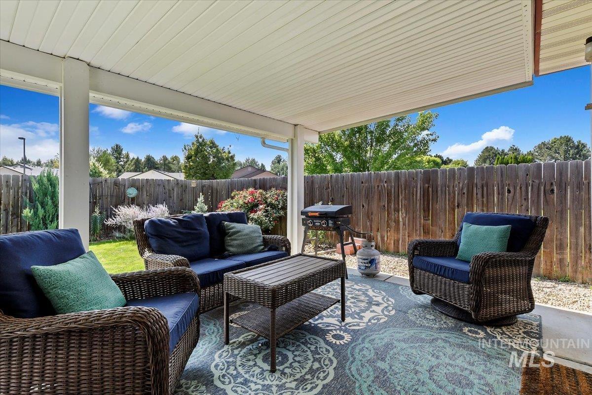 529 E Great Bear St, Kuna, Idaho 83634, 3 Bedrooms, 2 Bathrooms, Residential For Sale, Price $335,000, 98960702