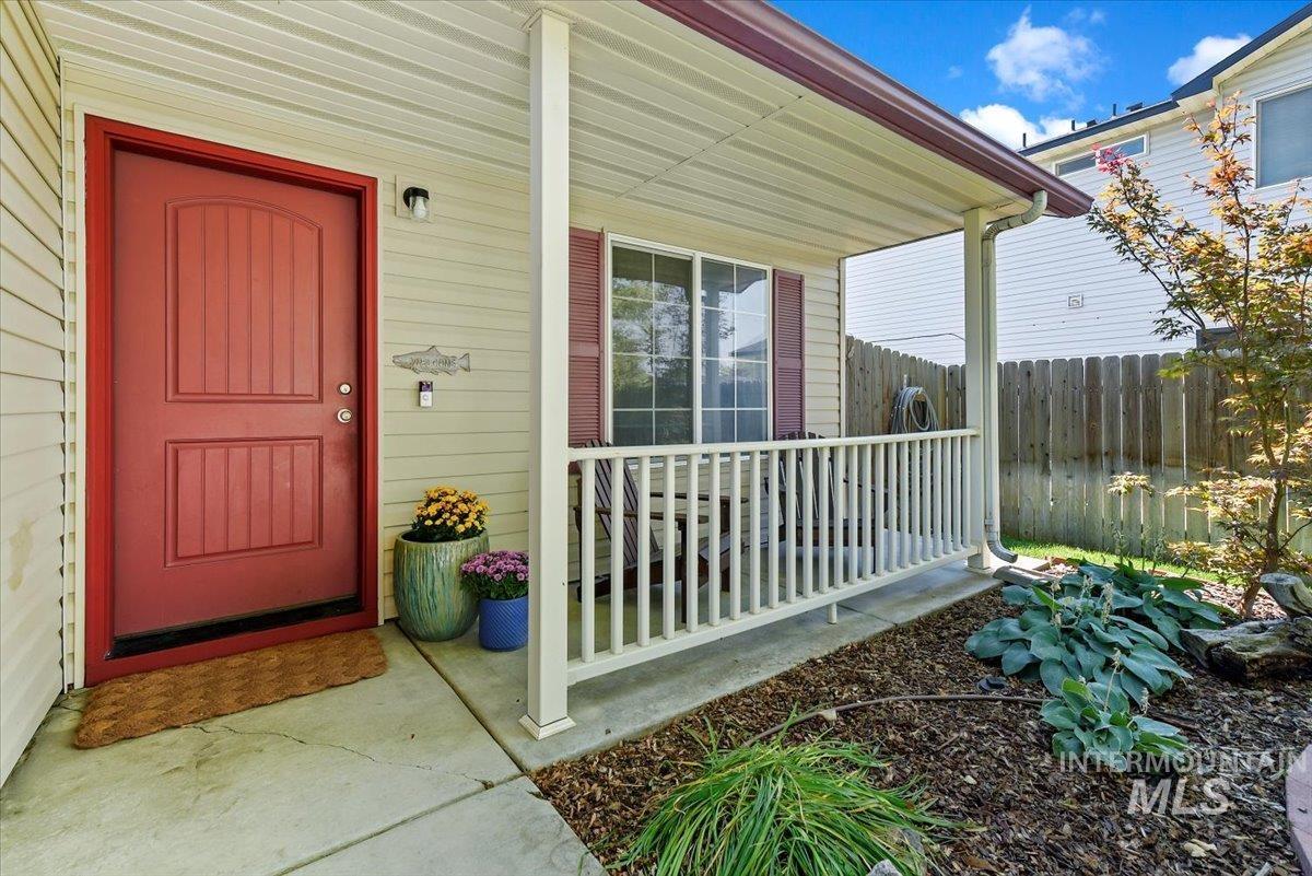 529 E Great Bear St, Kuna, Idaho 83634, 3 Bedrooms, 2 Bathrooms, Residential For Sale, Price $335,000, 98960702