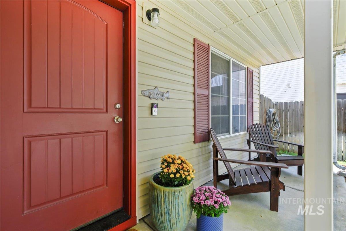 529 E Great Bear St, Kuna, Idaho 83634, 3 Bedrooms, 2 Bathrooms, Residential For Sale, Price $335,000, 98960702