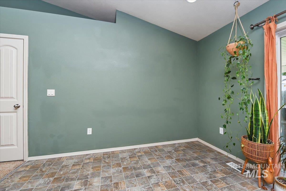 529 E Great Bear St, Kuna, Idaho 83634, 3 Bedrooms, 2 Bathrooms, Residential For Sale, Price $335,000, 98960702