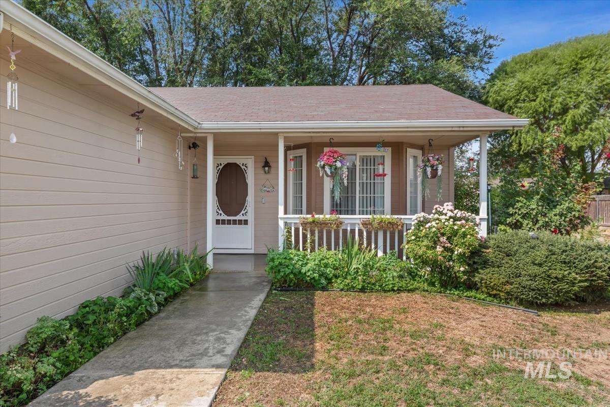 Property entrance with a porch