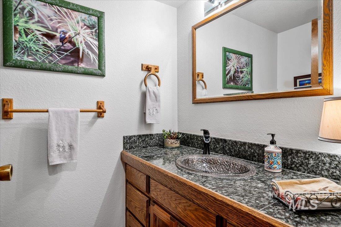 704 N Nicklaus Ln, Eagle, Idaho 83616-5358, 4 Bedrooms, 2.5 Bathrooms, Residential For Sale, Price $775,000, 98960729