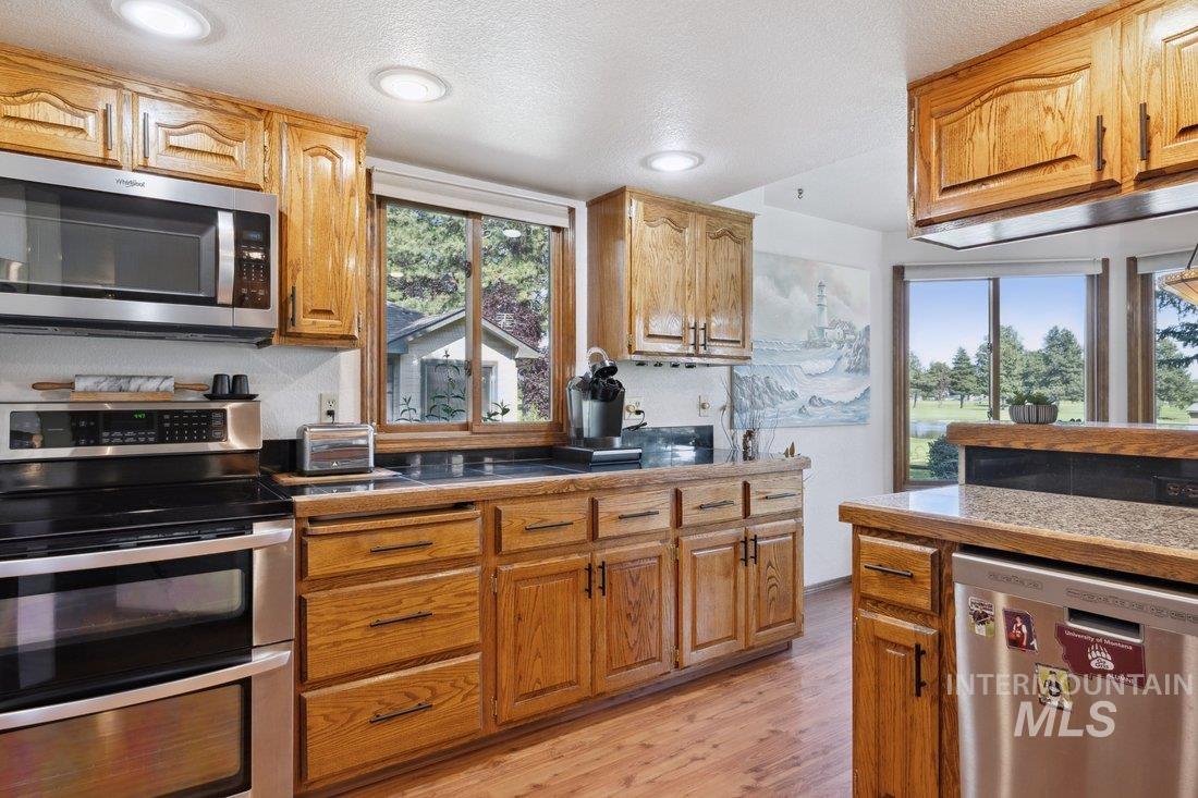704 N Nicklaus Ln, Eagle, Idaho 83616-5358, 4 Bedrooms, 2.5 Bathrooms, Residential For Sale, Price $775,000, 98960729
