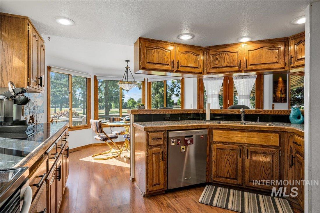 704 N Nicklaus Ln, Eagle, Idaho 83616-5358, 4 Bedrooms, 2.5 Bathrooms, Residential For Sale, Price $775,000, 98960729