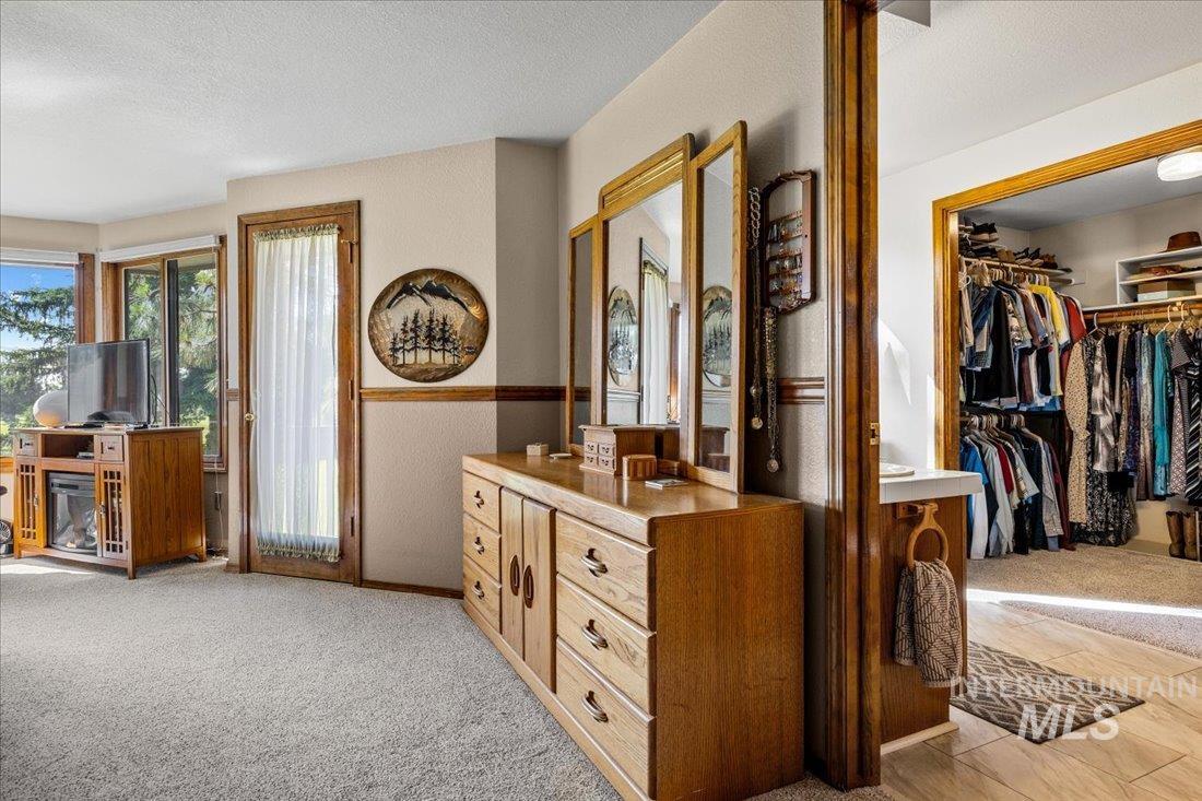 704 N Nicklaus Ln, Eagle, Idaho 83616-5358, 4 Bedrooms, 2.5 Bathrooms, Residential For Sale, Price $775,000, 98960729