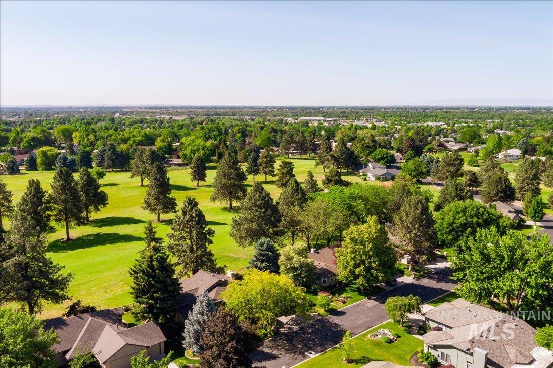 704 N Nicklaus Ln, Eagle, Idaho 83616-5358, 4 Bedrooms, 2.5 Bathrooms, Residential For Sale, Price $775,000, 98960729