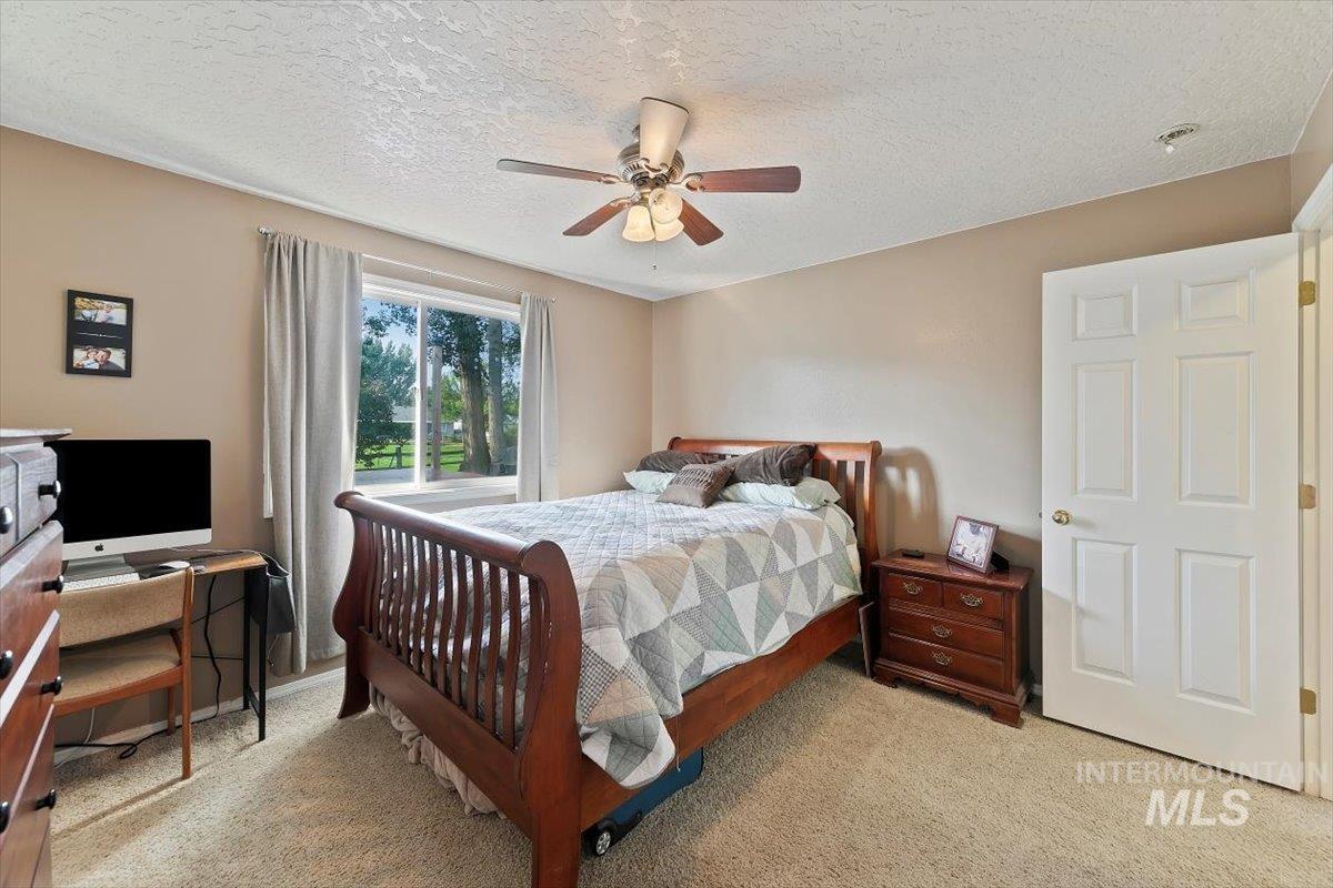 Bedroom with ceiling fan & walk in Closet