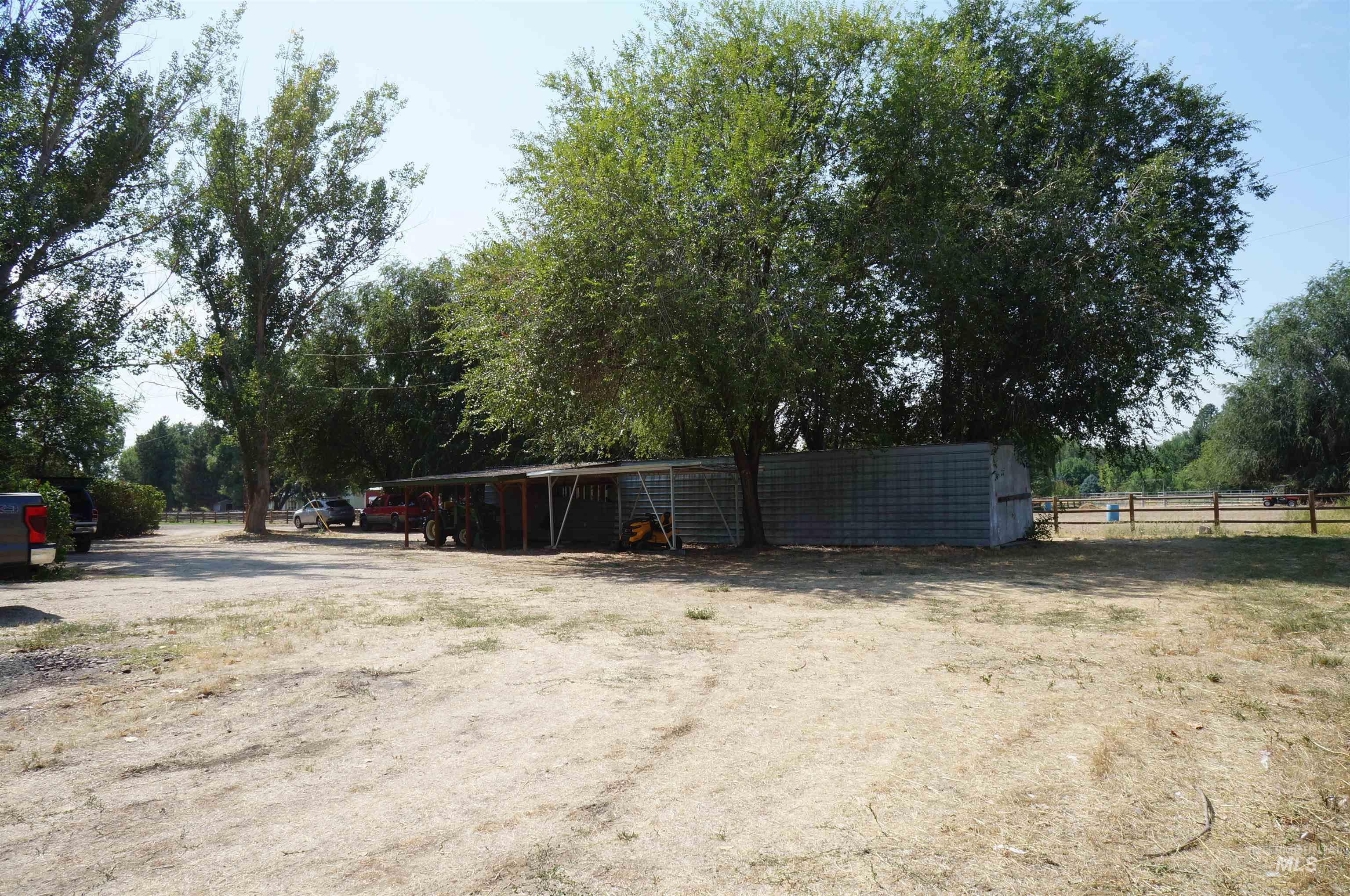 View of yard featuring an outdoor structure
