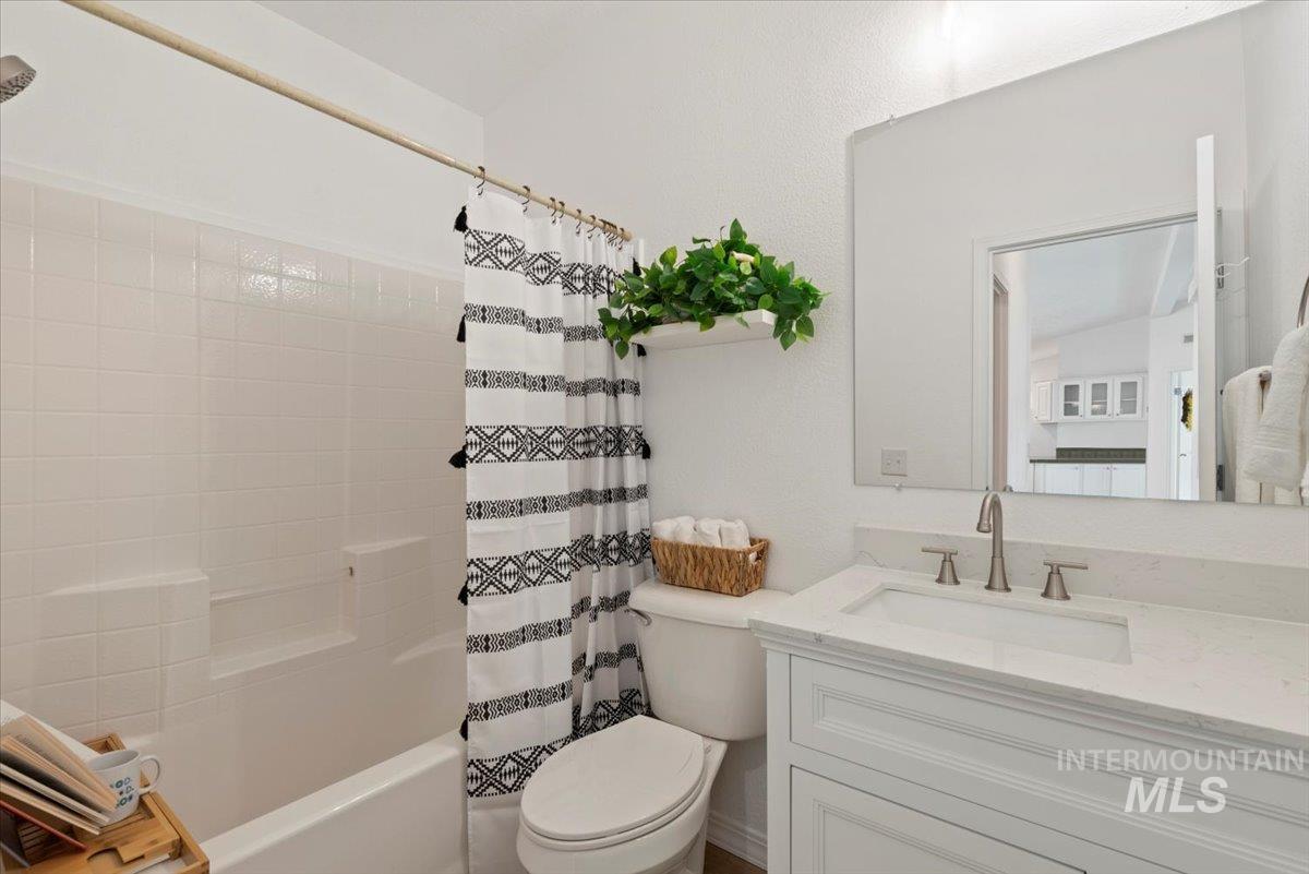 Full bath with shower / bath combo and vanity