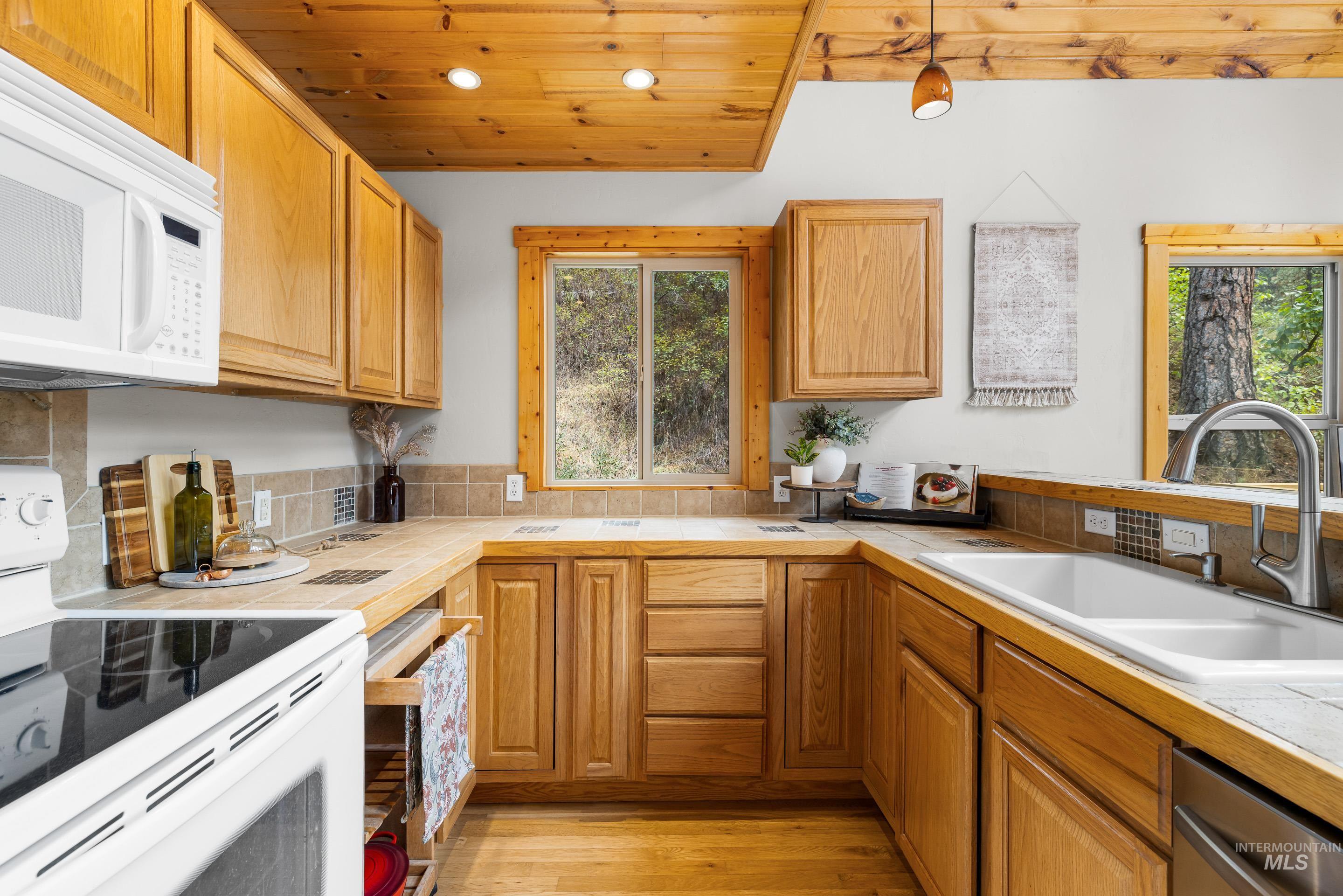 504 Robie Creek Rd, Boise, Idaho 83716, 3 Bedrooms, 2 Bathrooms, Residential For Sale, Price $425,000, 98960743