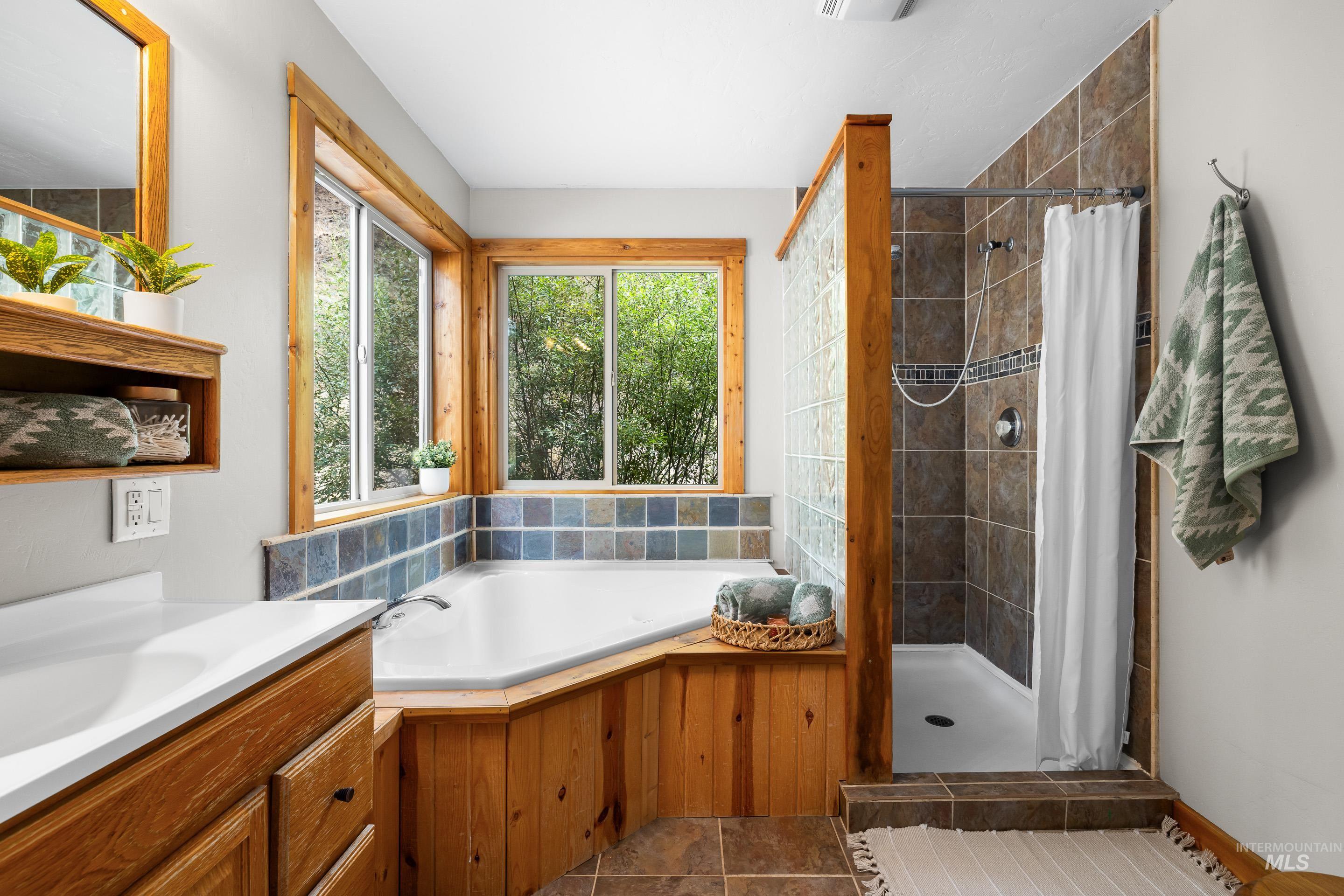 504 Robie Creek Rd, Boise, Idaho 83716, 3 Bedrooms, 2 Bathrooms, Residential For Sale, Price $425,000, 98960743