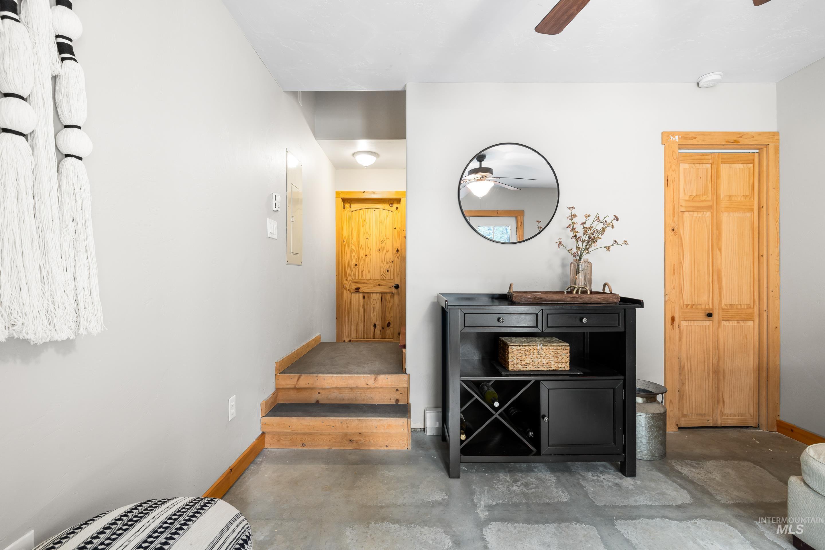 504 Robie Creek Rd, Boise, Idaho 83716, 3 Bedrooms, 2 Bathrooms, Residential For Sale, Price $425,000, 98960743