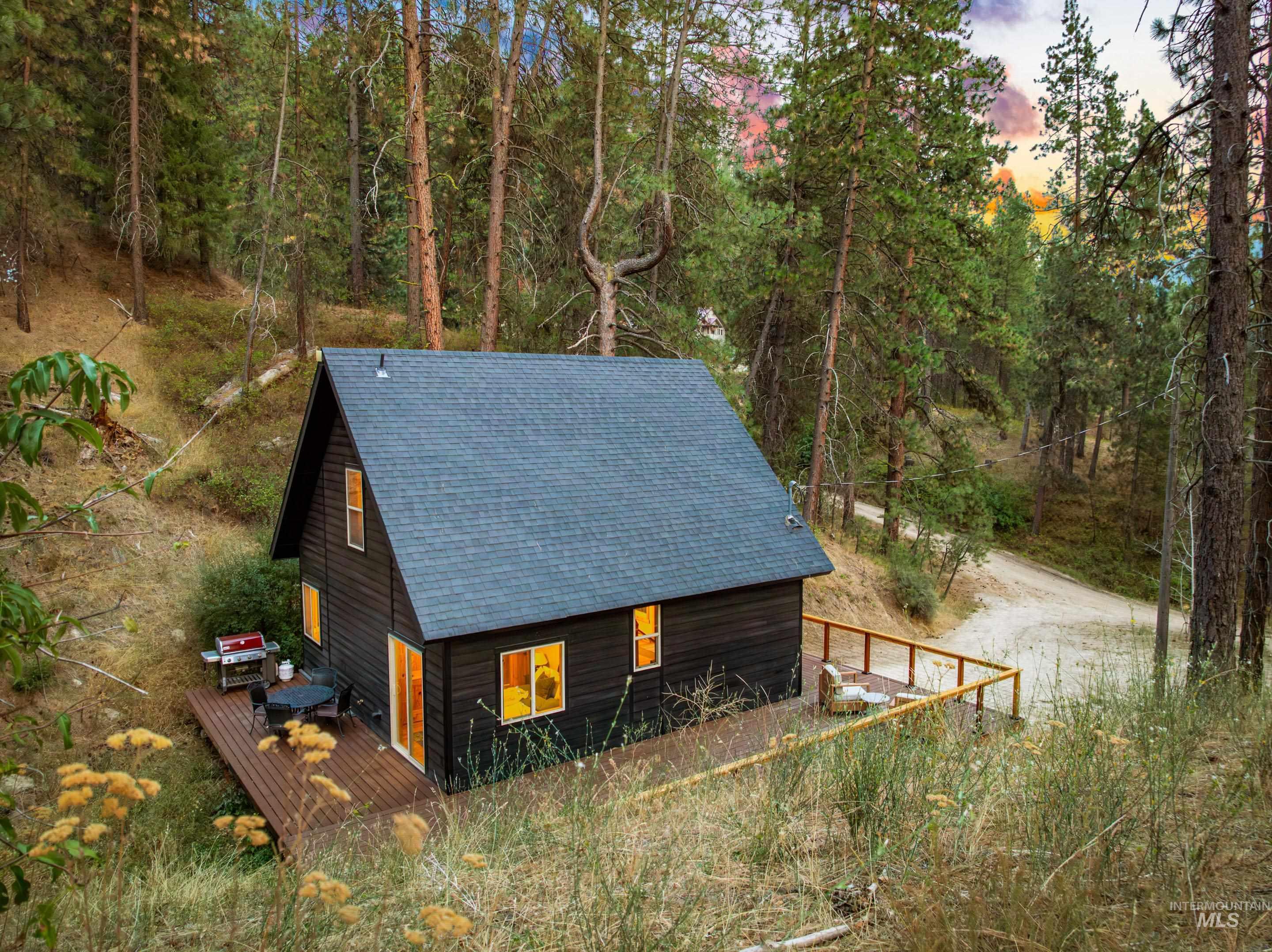 504 Robie Creek Rd, Boise, Idaho 83716, 3 Bedrooms, 2 Bathrooms, Residential For Sale, Price $425,000, 98960743